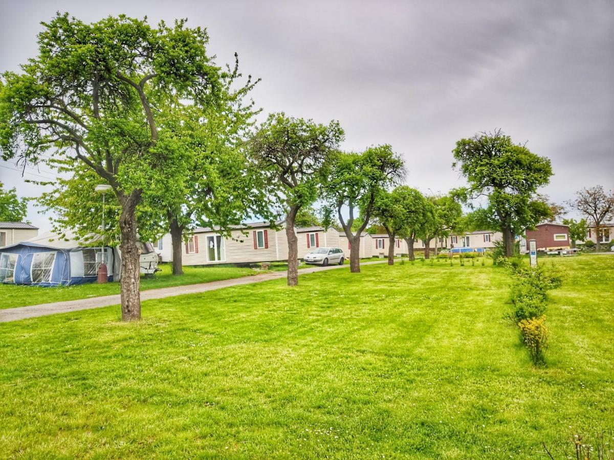 Triocamp Praha Hotel Екстериор снимка
